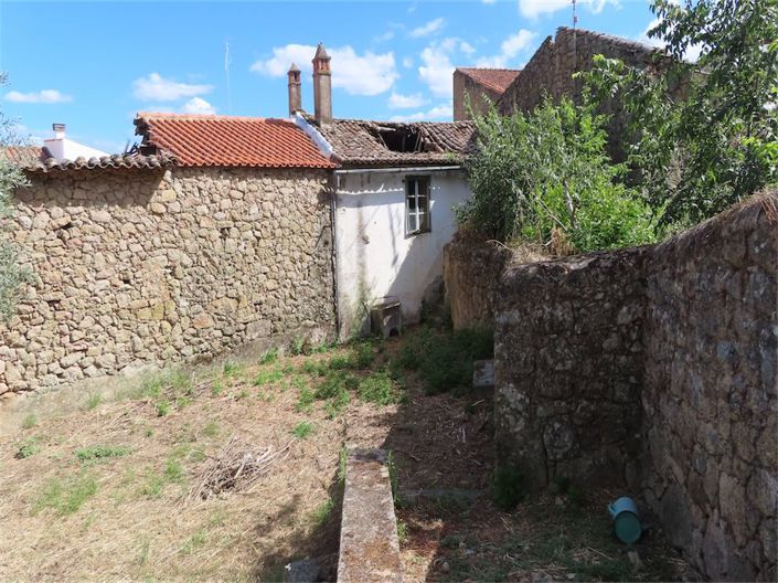 Image No.26-3 Bed Property for sale