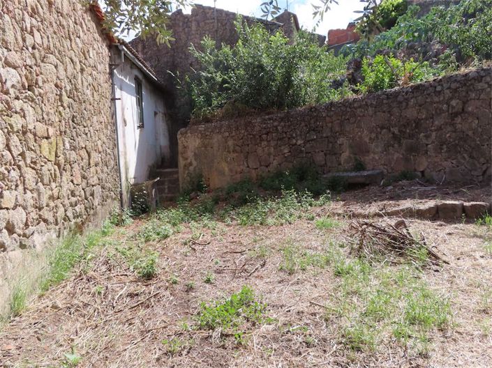 Image No.28-3 Bed Property for sale