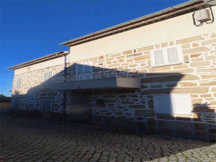 Image No.2-Propriété de 4 chambres à vendre à Castelo Branco