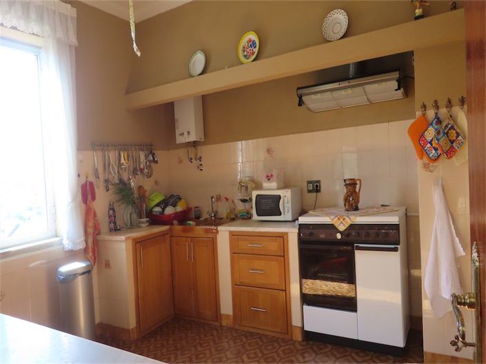 Image No.27-6 Bed Property for sale