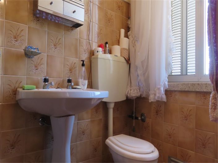 Image No.29-6 Bed Property for sale