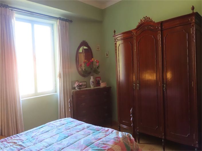 Image No.33-6 Bed Property for sale