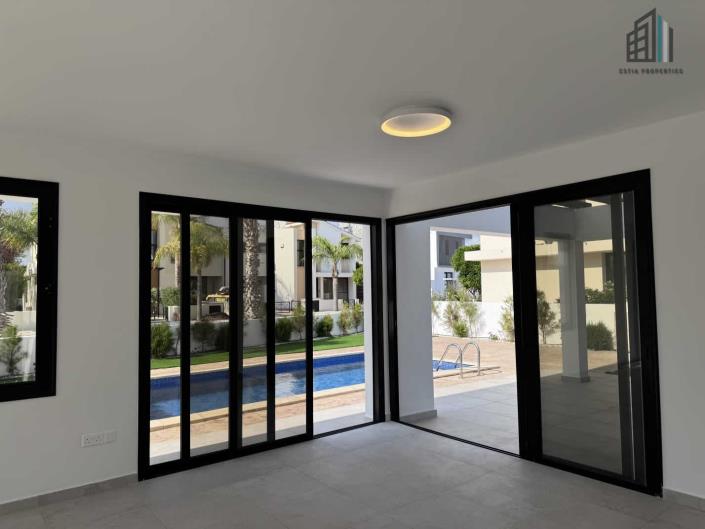 Image No.4-4 Bed Villa for sale