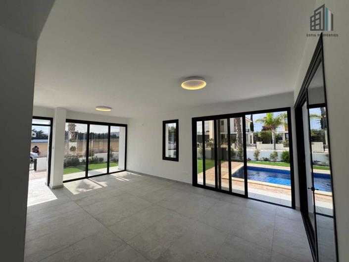 Image No.12-4 Bed Villa for sale