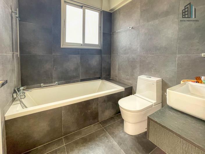 Image No.10-5 Bed Villa for sale