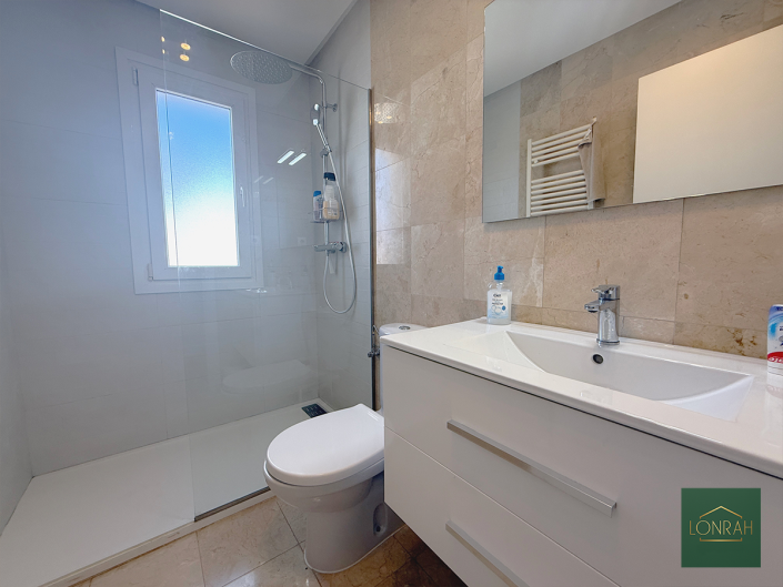 Image No.9-3 Bed Villa / Detached for sale