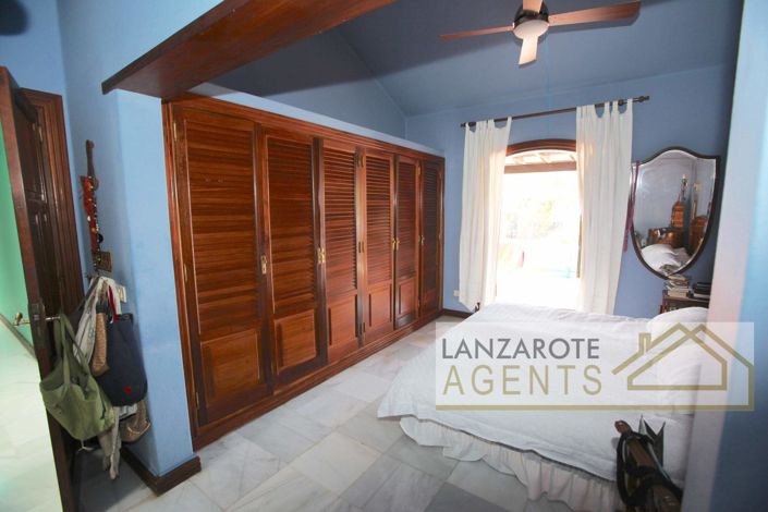 Image No.10-5 Bed Villa for sale