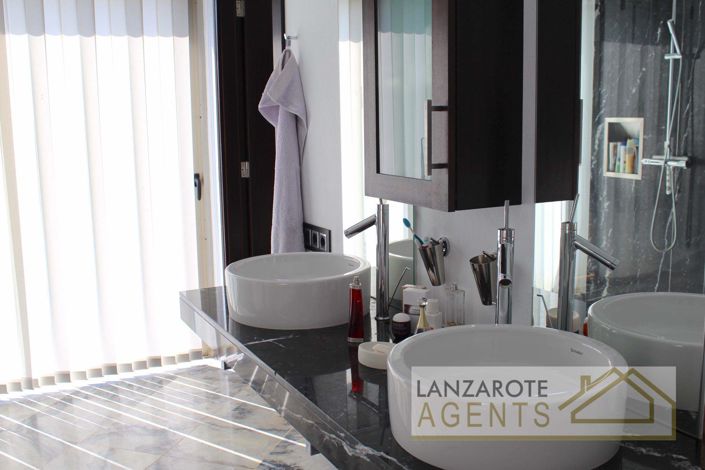 Image No.10-5 Bed Villa for sale