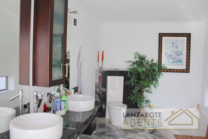 Image No.9-5 Bed Villa for sale