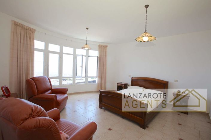 Image No.14-3 Bed Villa for sale