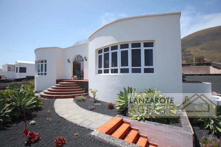 Image No.2-3 Bed Villa for sale