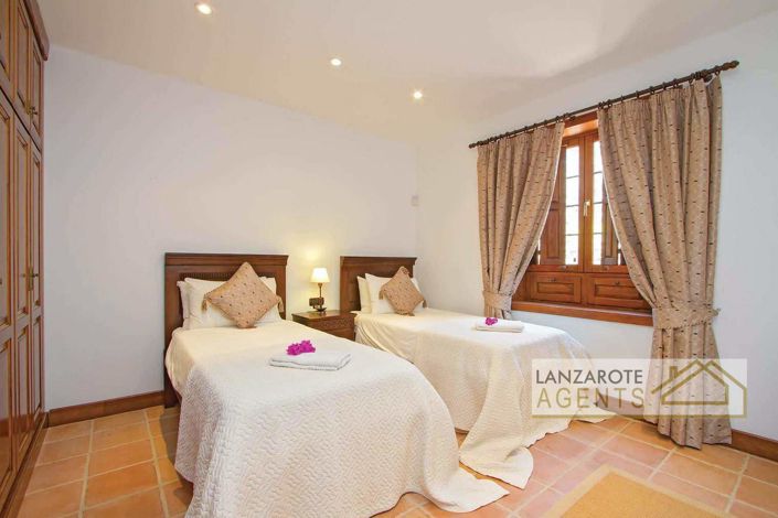Image No.6-5 Bed Villa for sale