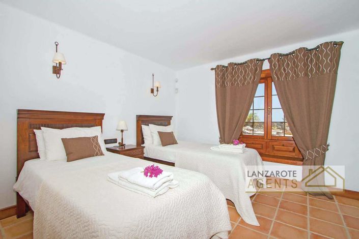 Image No.8-5 Bed Villa for sale