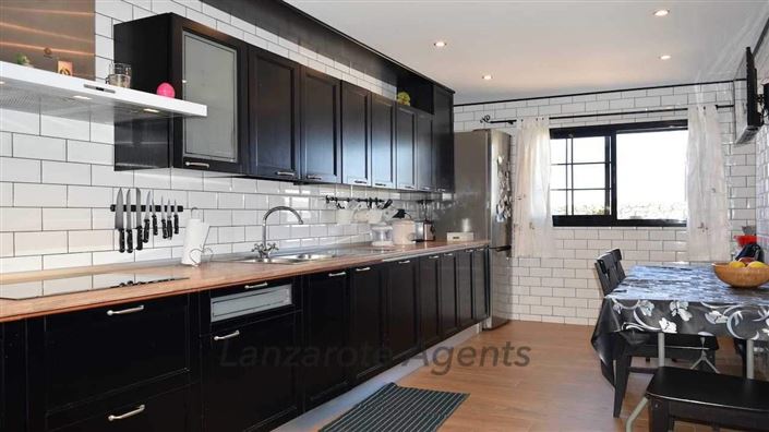 Image No.2-Villa de 4 chambres à vendre à Playa Blanca