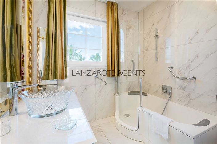 Image No.13-Villa de 4 chambres à vendre à Puerto Calero