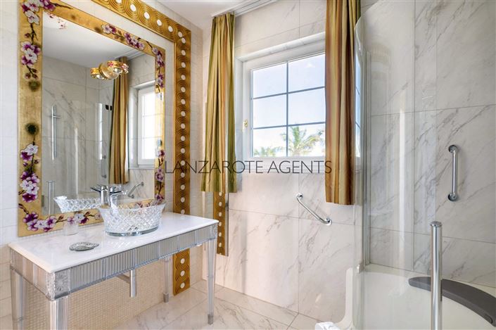 Image No.16-Villa de 4 chambres à vendre à Puerto Calero