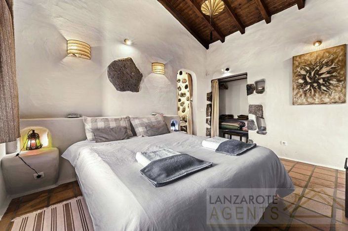 Image No.10-4 Bed Villa for sale