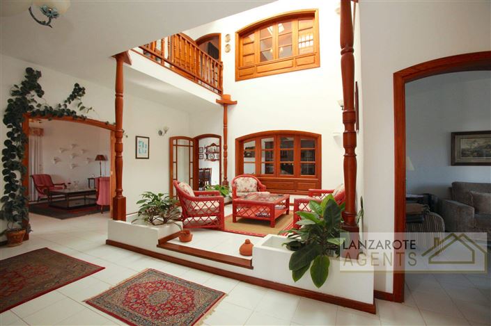 Image No.2-4 Bed Villa for sale