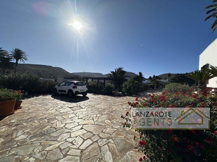 Image No.29-4 Bed Villa for sale