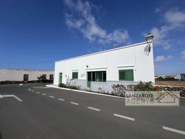 4c8209ca-e537-4e0d-ce82-4c70a2b7fc6f