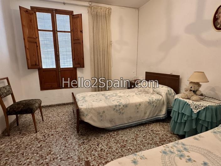 Image No.13-7 Bed Townhouse for sale