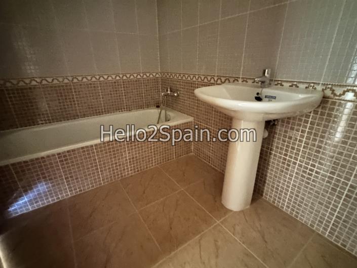 Image No.22-4 Bed Townhouse for sale