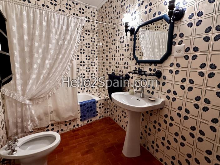 Image No.17-2 Bed Townhouse for sale