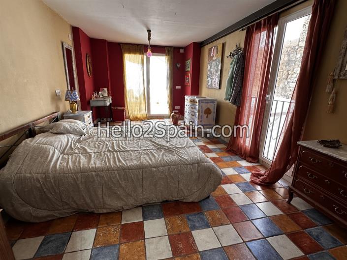 Image No.24-4 Bed Townhouse for sale