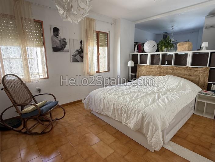 Image No.16-2 Bed Townhouse for sale