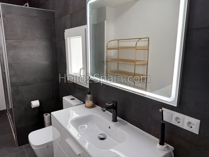 Image No.26-3 Bed Townhouse for sale