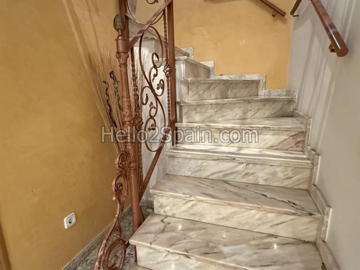 Image No.21-4 Bed Townhouse for sale