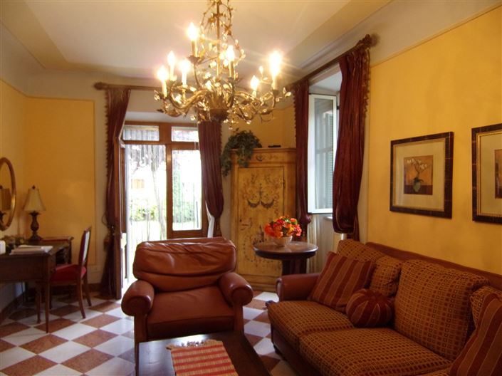 Image No.17-3 Bed Property for sale