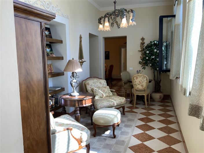 Image No.18-3 Bed Property for sale