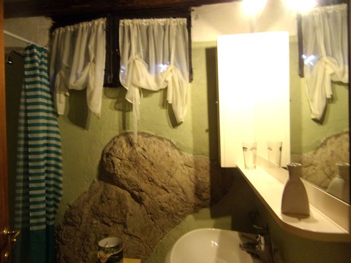 Image No.11-6 Bed Property for sale