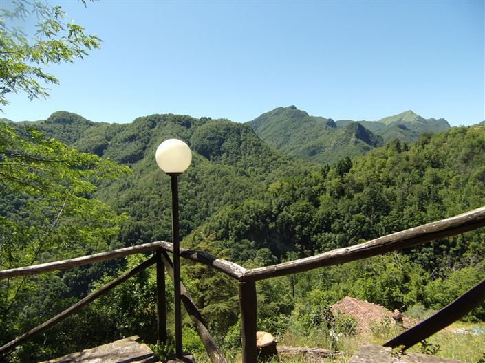 Image No.12-6 Bed Property for sale