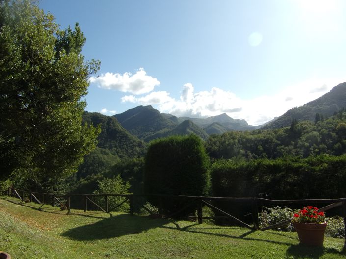 Image No.17-6 Bed Property for sale