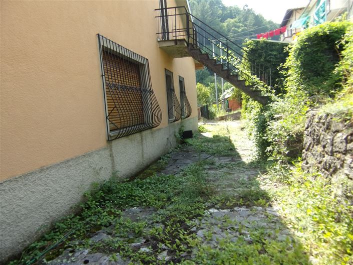 Image No.14-3 Bed Property for sale