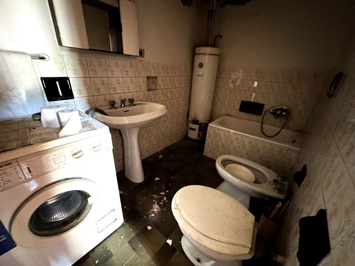 Image No.12-2 Bed Property for sale