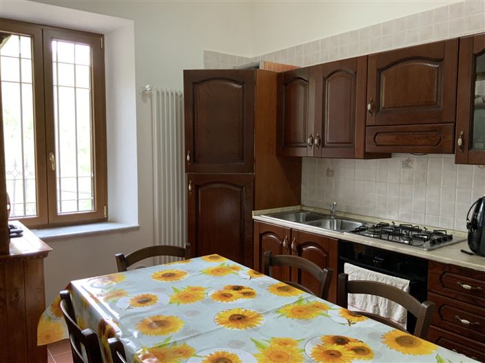 Image No.12-4 Bed Property for sale