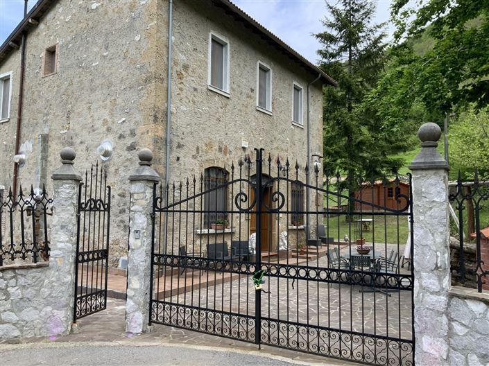 Image No.28-4 Bed Property for sale