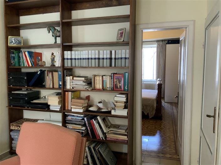 Image No.16-5 Bed Property for sale