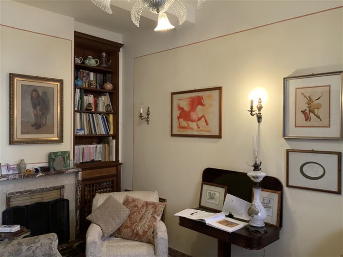 Image No.18-5 Bed Property for sale