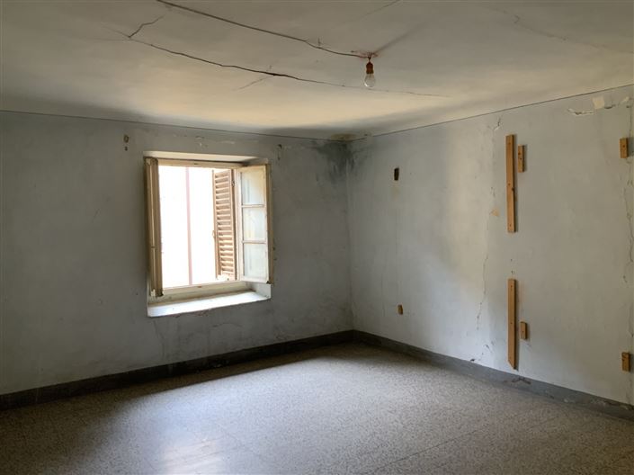 Image No.17-3 Bed Property for sale