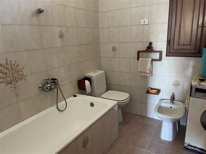 Image No.17-5 Bed Property for sale