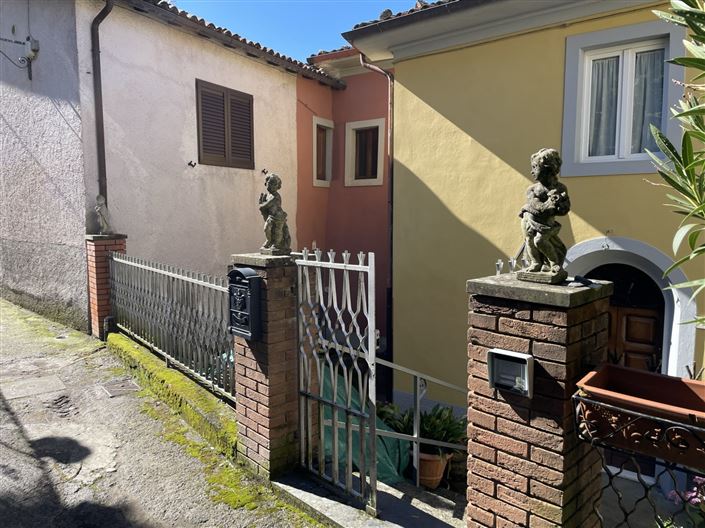 Image No.10-3 Bed Property for sale