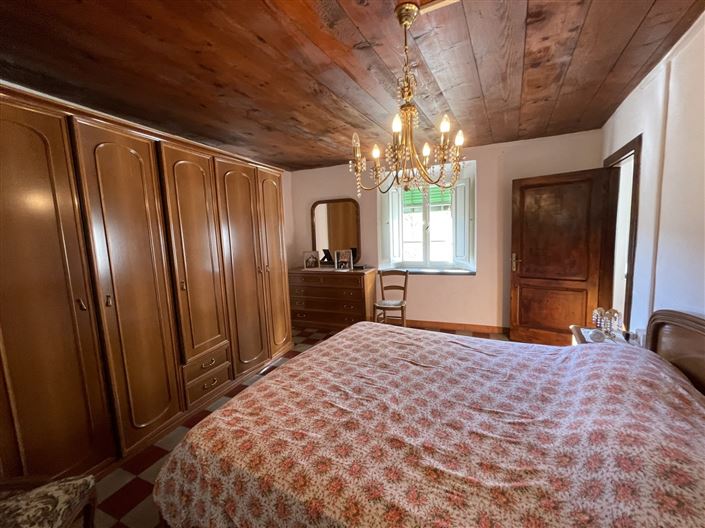 Image No.16-4 Bed Property for sale