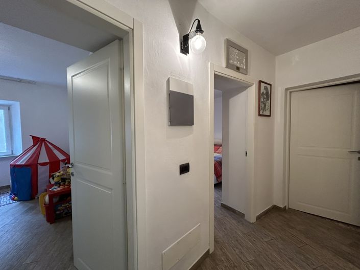 Image No.13-4 Bed Property for sale