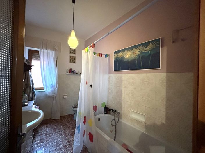 Image No.27-4 Bed Property for sale