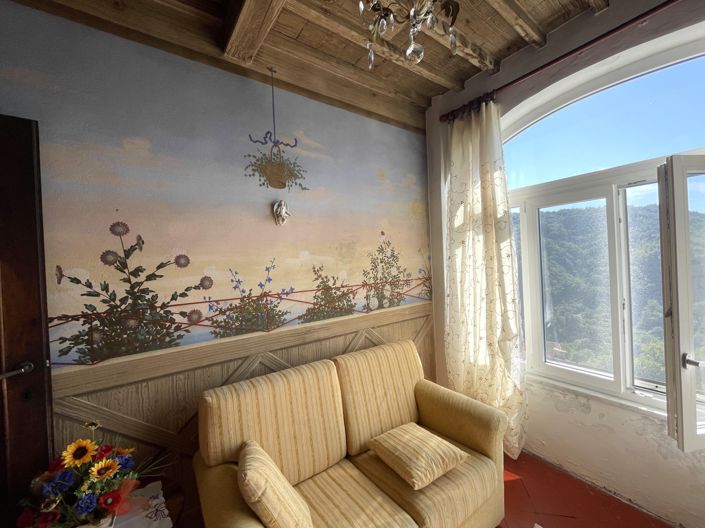 Image No.4-4 Bed Property for sale