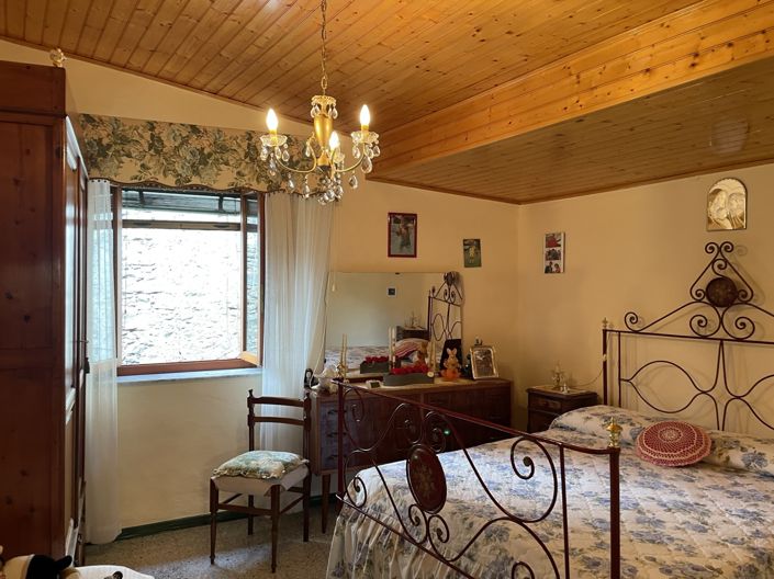 Image No.10-3 Bed Property for sale